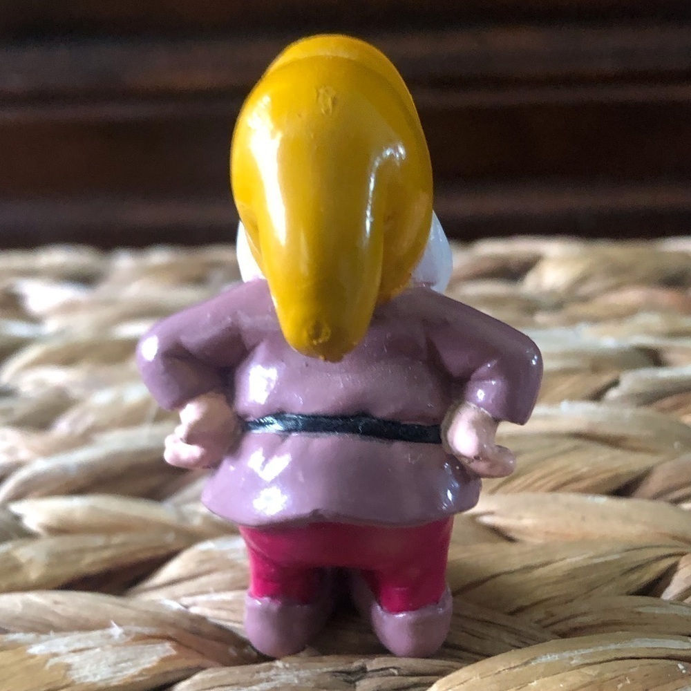 Vintage Disney Snow White and the Seven Dwarfs: Sneezy figure - Picture 2 of 2